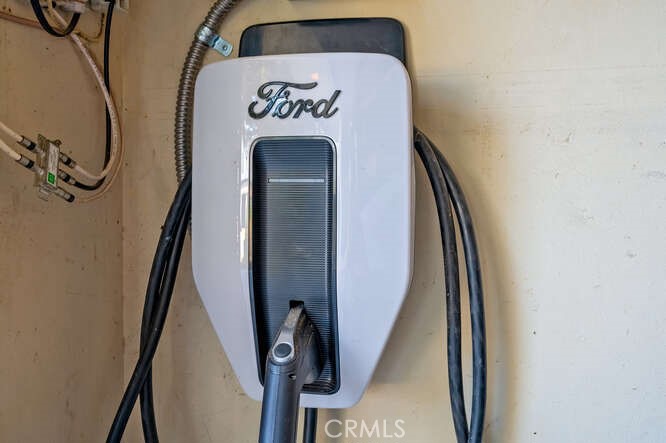 https://media.crmls.org/medias/1bc0e0d0-99b5-4941-89f6-1d0a43392f6a.jpg?preset=X-Large