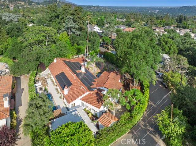 1247 Journeys End Drive, La Canada Flintridge CA: https://media.crmls.org/medias/1bc18f3b-82d2-4e18-9fdd-b7f3a714ae41.jpg
