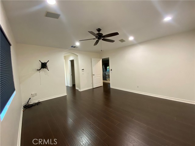 Detail Gallery Image 9 of 21 For 19303 Cohasset St, Reseda,  CA 91335 - 4 Beds | 3 Baths