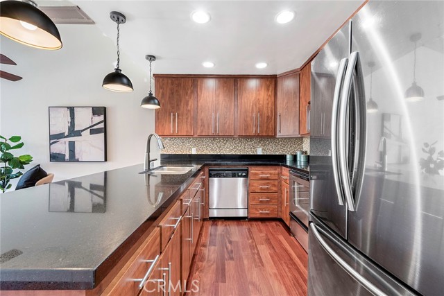 Detail Gallery Image 3 of 22 For 9331 Marina Pacifica Dr N, Long Beach,  CA 90803 - 1 Beds | 1 Baths