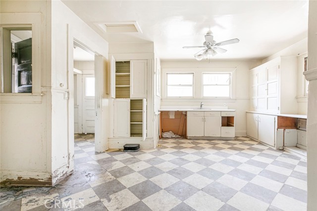 325 S Los Robles Avenue, Pasadena CA: https://media.crmls.org/medias/1bc28618-ef5c-447f-8e57-bb2108ba6a6f.jpg