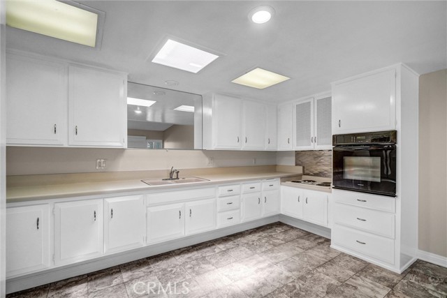 13800 Annandale Drive, Seal Beach CA: https://media.crmls.org/medias/1bc2da33-abf4-4178-af63-24ca2114e4d6.jpg