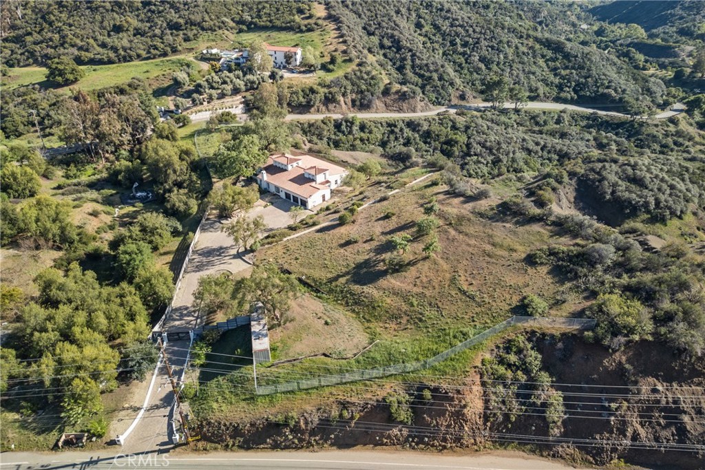 https://media.crmls.org/medias/1bc32a36-f6a6-4996-b010-e3ec28d3685a.jpg?preset=X-Large