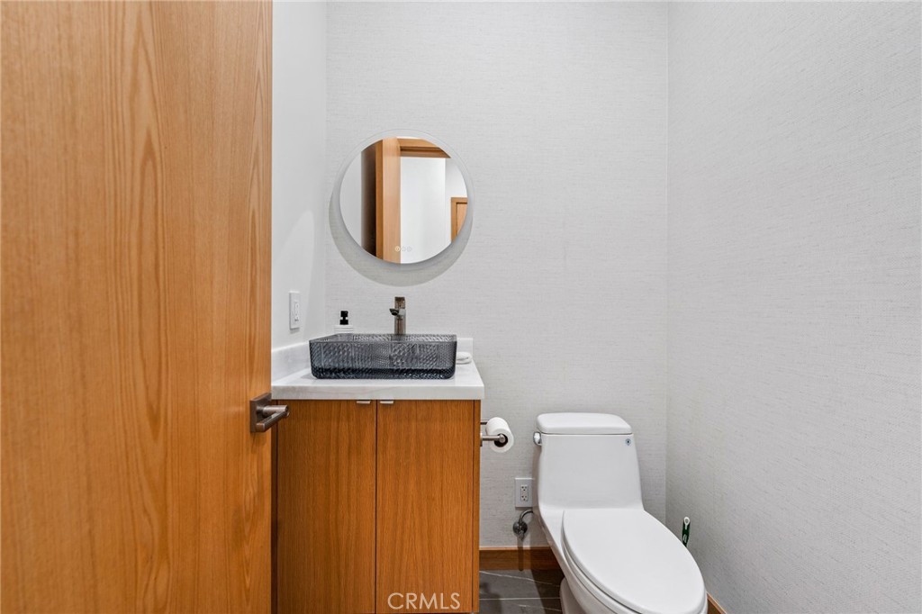 https://media.crmls.org/medias/1bc42169-037a-4ba5-88be-d2eb4b5e887e.jpg?preset=X-Large