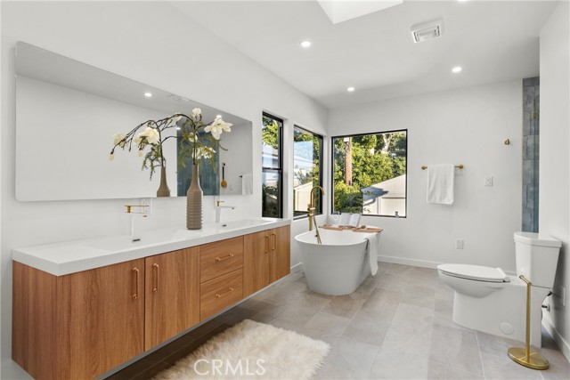Detail Gallery Image 12 of 23 For 1724 S Fairfax, Los Angeles,  CA 90019 - 3 Beds | 2 Baths