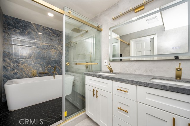 Detail Gallery Image 32 of 42 For 17110 Bluewater Ln, Huntington Beach,  CA 92649 - 1 Beds | 1/1 Baths