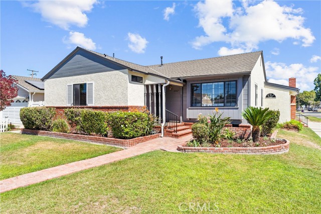 6557 E Walkerton Street, Long Beach CA: https://media.crmls.org/medias/1bc6adc2-8f86-4dac-82fa-6b520fae8a4a.jpg
