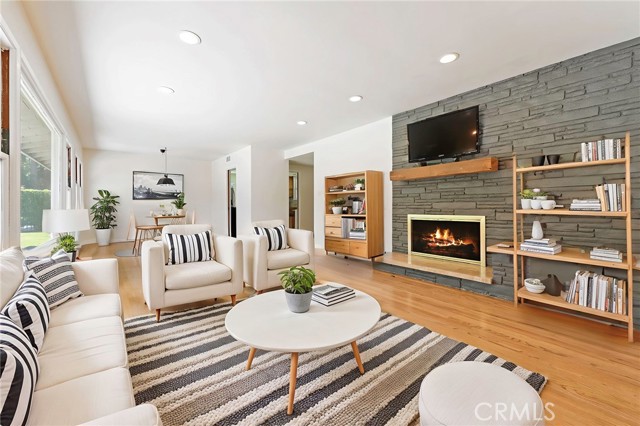 Image 3 of 38 For 883 Leadora Avenue