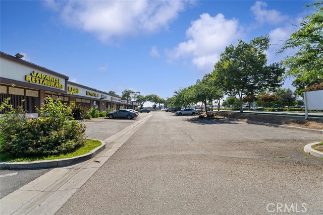 320 W Foothill Blvd, Upland CA: https://media.crmls.org/medias/1bc8321a-b175-4b18-a0bf-f725aeae4c09.jpg