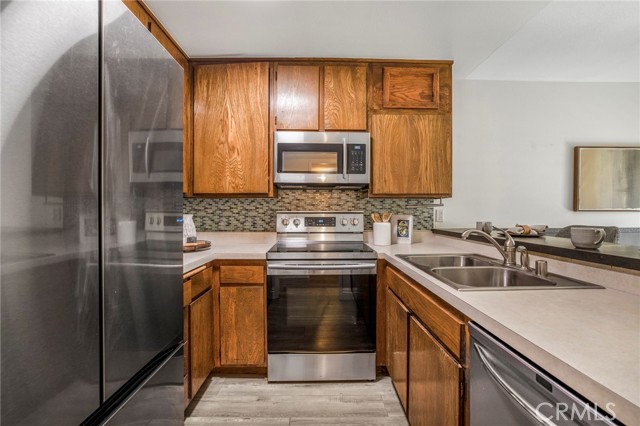 Detail Gallery Image 4 of 32 For 939 W Pine St #44,  Upland,  CA 91786 - 2 Beds | 2 Baths