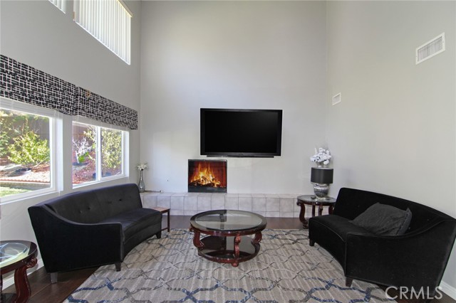 Detail Gallery Image 8 of 34 For 26426 Cardinal Dr, Canyon Country,  CA 91387 - 4 Beds | 3/1 Baths