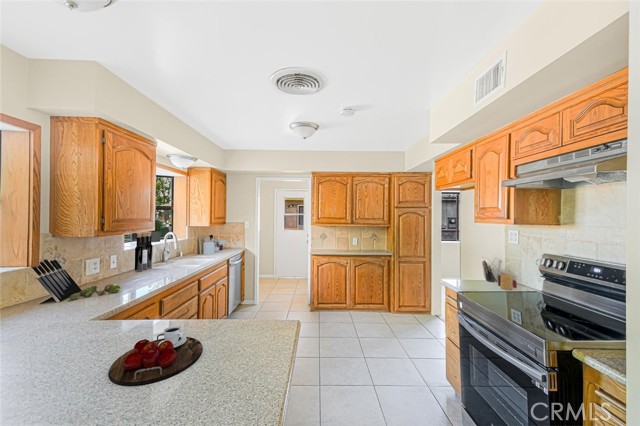 Detail Gallery Image 4 of 20 For 44438 Lowtree Ave, Lancaster,  CA 93534 - 3 Beds | 2 Baths