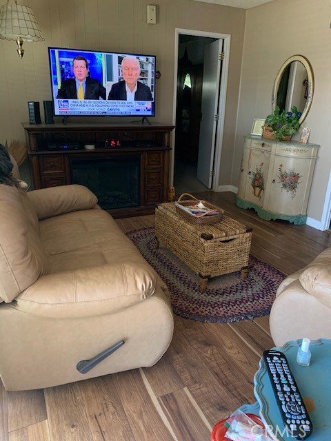 4401 Camelot Place, Bakersfield CA: https://media.crmls.org/medias/1bc939ae-9246-471d-830e-092f311a80d7.jpg