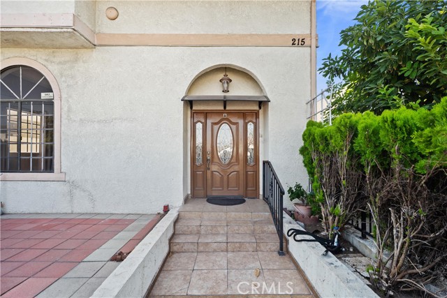 215 N Maple Avenue, Montebello CA: https://media.crmls.org/medias/1bc99312-0375-478f-884a-471c455cec2e.jpg
