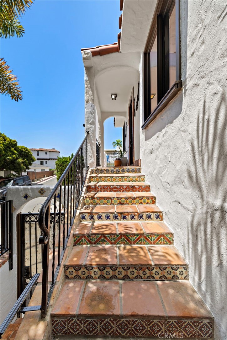 https://media.crmls.org/medias/1bc9a85c-dfd2-455a-a022-d1f5436727fd.jpg?preset=X-Large
