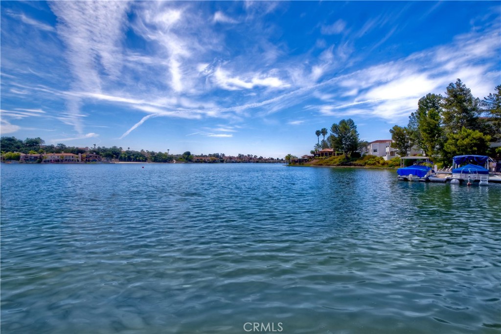 https://media.crmls.org/medias/1bca38b6-5cd4-4913-8f30-205d15a68d74.jpg?preset=X-Large