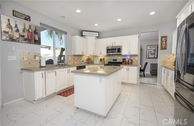 Detail Gallery Image 7 of 25 For 23272 Alta Oaks Dr, Wildomar,  CA 92595 - 5 Beds | 3/1 Baths