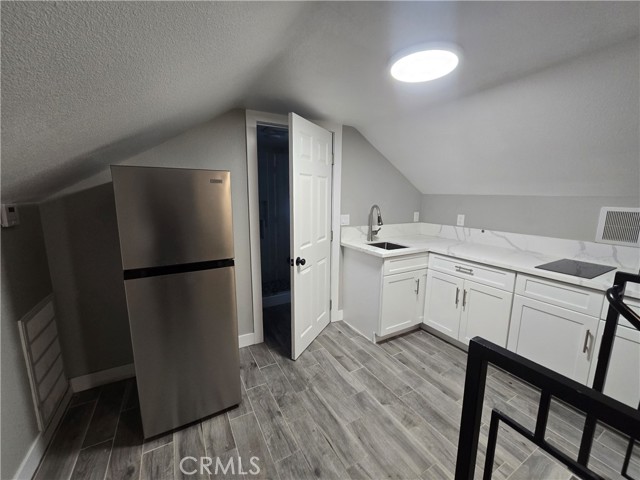 Image 3 of 20 For 136 Sheridan Street B