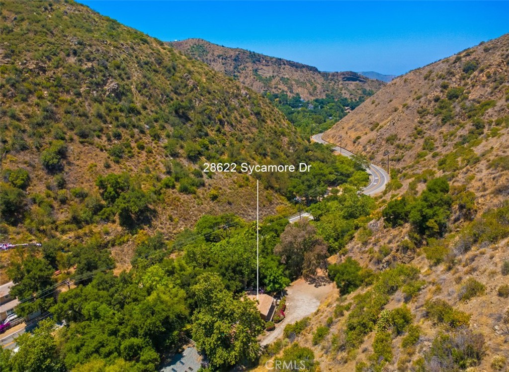 https://media.crmls.org/medias/1bcd506e-e037-42c4-82a2-c311cffadd7f.jpg?preset=X-Large