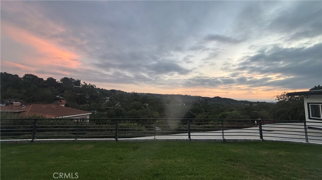 https://media.crmls.org/medias/1bce907f-843f-4ddf-9cc6-f285d94a6c97.jpg?preset=X-Large