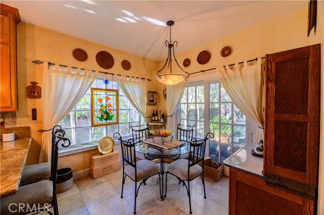 Detail Gallery Image 13 of 47 For 1811 Maiden Ln, Petaluma,  CA 94954 - 5 Beds | 3 Baths