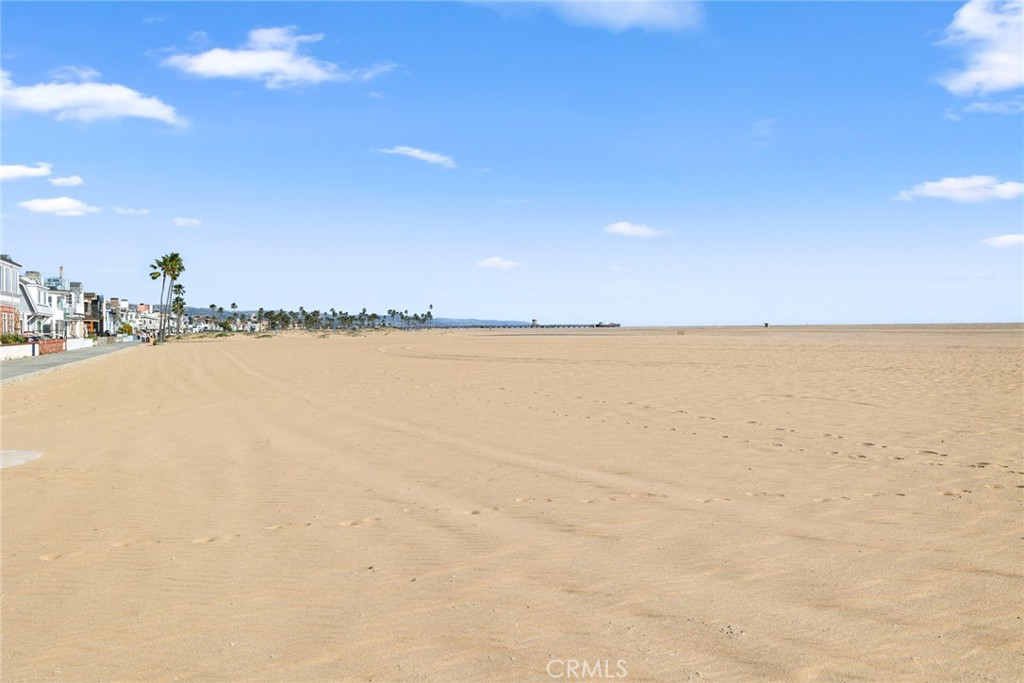 https://media.crmls.org/medias/1bcfbf4d-464e-4423-be47-4bf5a9a2683c.jpg?preset=X-Large