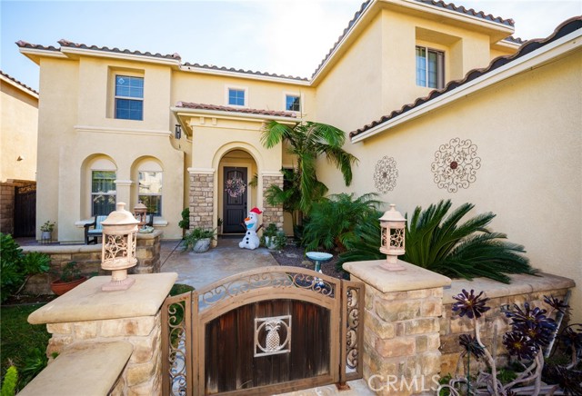 Detail Gallery Image 2 of 20 For 27462 English Ivy Ln, Canyon Country,  CA 91387 - 5 Beds | 3 Baths