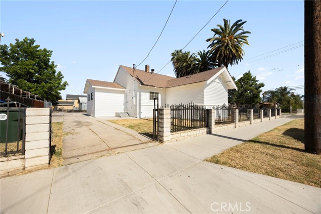 594 W 10th Street, San Bernardino CA: https://media.crmls.org/medias/1bd0e6a8-dee1-4838-acaf-00420397651b.jpg