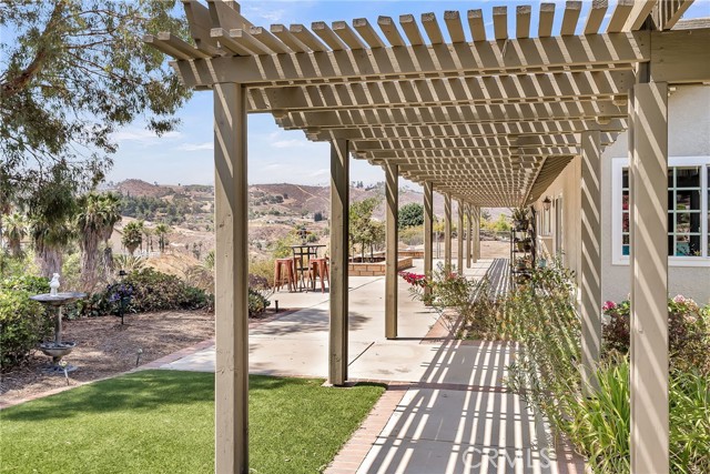 15725 Terraceview Court, Riverside CA: https://media.crmls.org/medias/1bd25ff0-4079-4d2d-af99-710167990284.jpg