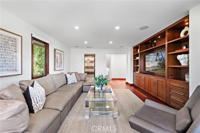 2907 Cliff Drive, Newport Beach CA: https://media.crmls.org/medias/1bd2a5f4-a36a-4855-9a02-394b6661477c.jpg