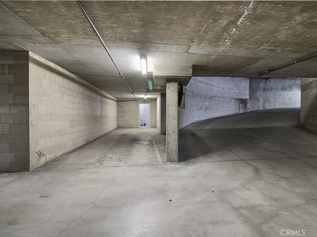 https://media.crmls.org/medias/1bd3559d-e1ef-40d0-809b-1de935d0f0bc.jpg?preset=X-Large