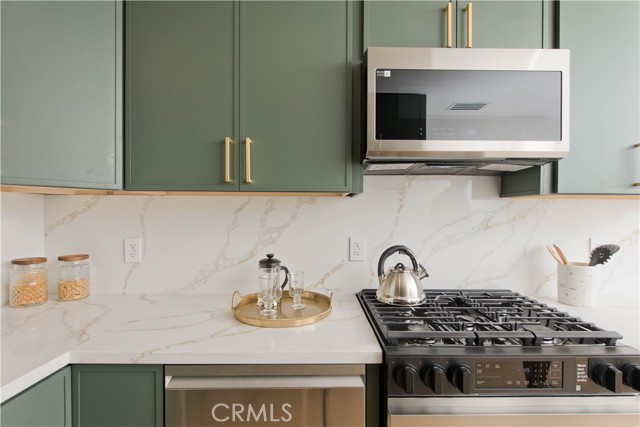 Detail Gallery Image 9 of 25 For 22330 Mobile St, Woodland Hills,  CA 91304 - 4 Beds | 2/1 Baths
