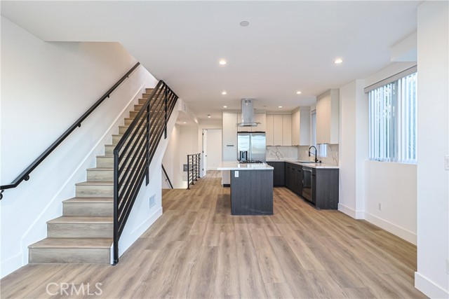 Detail Gallery Image 9 of 22 For 1704 S Redondo Bld, Los Angeles,  CA 90019 - 4 Beds | 4 Baths