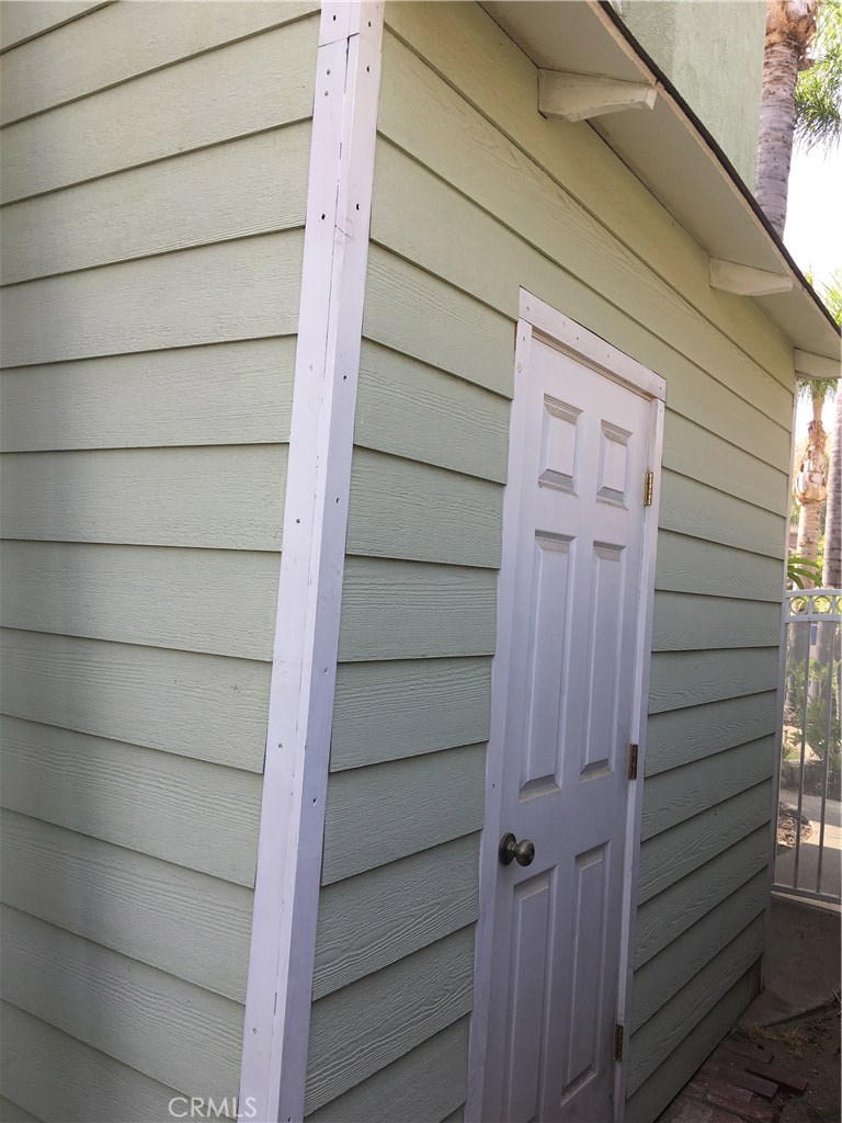 https://media.crmls.org/medias/1bd89b35-7ca9-4bb6-9b52-eb477e42da46.jpg?preset=X-Large