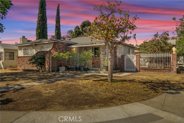 Detail Gallery Image 1 of 1 For 8149 Saint Clair Ave, North Hollywood,  CA 91605 - 4 Beds | 2 Baths