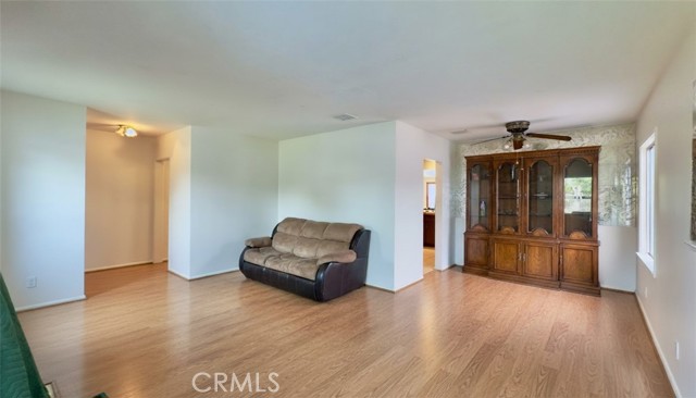 Detail Gallery Image 6 of 33 For 11806 Neenach St, Sun Valley,  CA 91352 - 3 Beds | 2 Baths