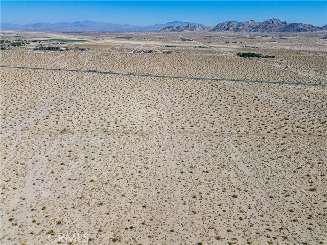 37898 Old Woman Springs Road, Lucerne Valley CA: https://media.crmls.org/medias/1bdc7222-5501-4142-9071-50e53769007a.jpg