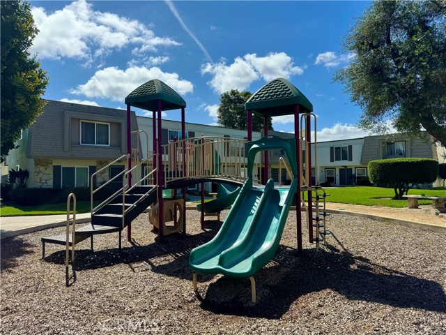 Detail Gallery Image 33 of 39 For 11115 Slater a,  Fountain Valley,  CA 92708 - 3 Beds | 2/1 Baths