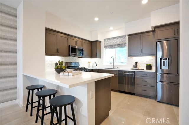 Detail Gallery Image 9 of 22 For 2317 W Broadway, Anaheim,  CA 92804 - 2 Beds | 2/2 Baths