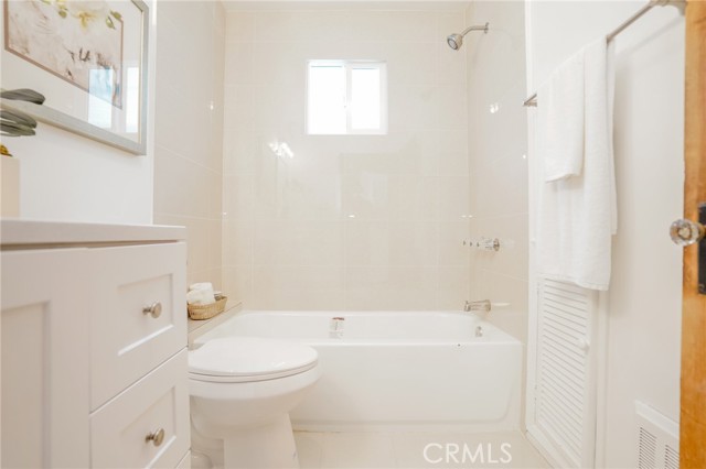 Detail Gallery Image 21 of 34 For 38 Dudley Ave, Venice,  CA 90291 - 6 Beds | 5 Baths