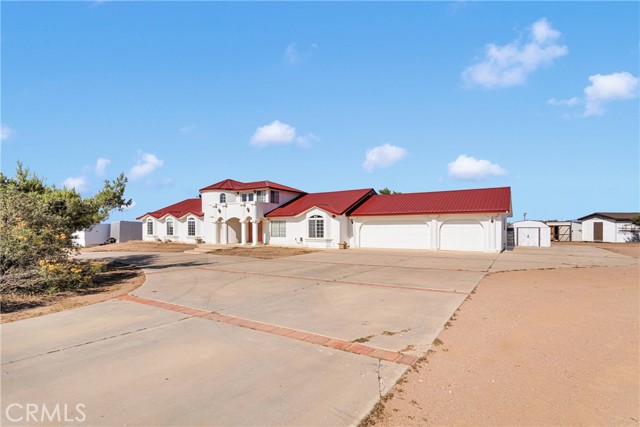 8381 White Road, Phelan CA: https://media.crmls.org/medias/1bdef62a-c155-4903-9a94-ce4182528d12.jpg