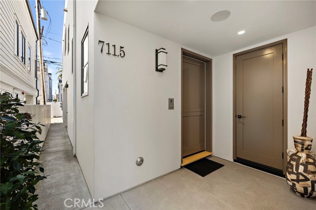 Detail Gallery Image 66 of 68 For 711 1/2 Marigold, Corona Del Mar,  CA 92625 - 2 Beds | 2/1 Baths