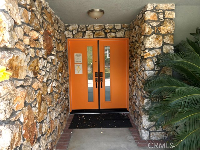 20283 Lorenzana Drive, Woodland Hills CA: https://media.crmls.org/medias/1bdfa84d-dd6c-45d6-a133-55eba6ec04a0.jpg