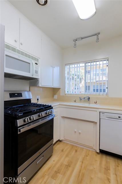 Detail Gallery Image 9 of 14 For 608 Esplanade #2,  Redondo Beach,  CA 90277 - 1 Beds | 1 Baths
