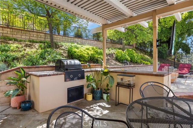 2304 Trickling Creek Drive, La Verne CA: https://media.crmls.org/medias/1bdfcf73-29de-4edc-93d1-3b755aeda7a2.jpg