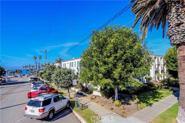 323 Broadway, Redondo Beach, California 90277, 2 Bedrooms Bedrooms, ,1 BathroomBathrooms,Residential,Sold,Broadway,PW23051836