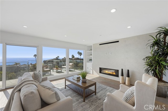 Detail Gallery Image 15 of 53 For 723 Balboa Ave, Laguna Beach,  CA 92651 - 4 Beds | 4/1 Baths