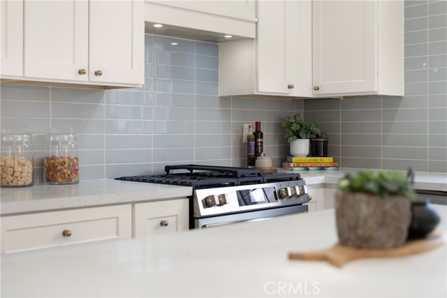5732 Hillcrest Drive, Los Angeles CA: https://media.crmls.org/medias/1be107c1-117f-4bcc-aa43-1ef85877b318.jpg