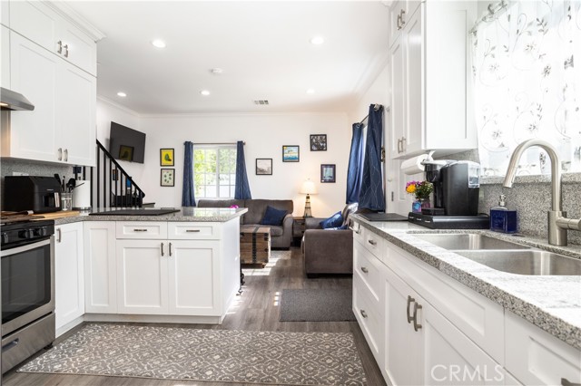 7744 Rhea Avenue, Reseda CA: https://media.crmls.org/medias/1be10866-c8ee-4d9c-a0c4-8a91cead845d.jpg