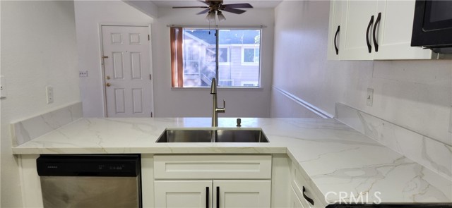 Detail Gallery Image 4 of 28 For 713 Walnut Dr, Lake Elsinore,  CA 92530 - 2 Beds | 1 Baths